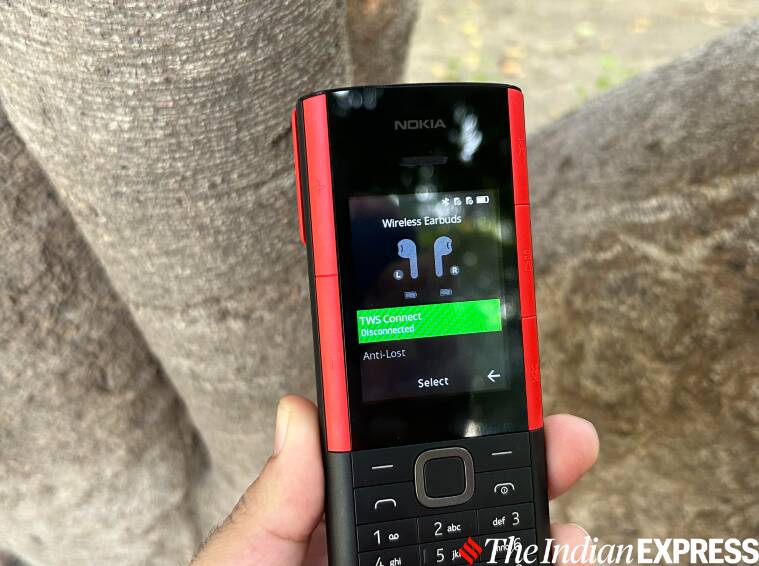 The Nokia 5710 XpressAudio Is the Dumb Phone You Need